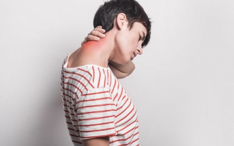 Dor nos sintomas do pescoço da osteocondrose cervical